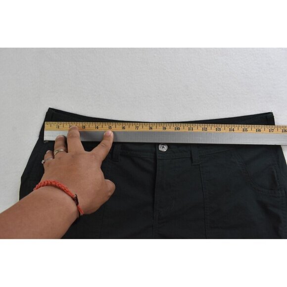 The North Face Mapleton Women's Shorts Size 12 Dark Green Nylon Stretch Cuffed - Picture 13 of 14